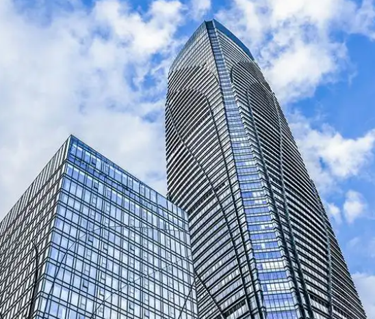 青岛百事德电动叉车有限公司电动叉车与电动堆高车的工况选型对比分析
